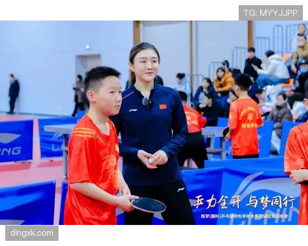 陈梦训练间还穿着拖鞋？这日常也太接地气，谁信她刚刚才拿冠军了